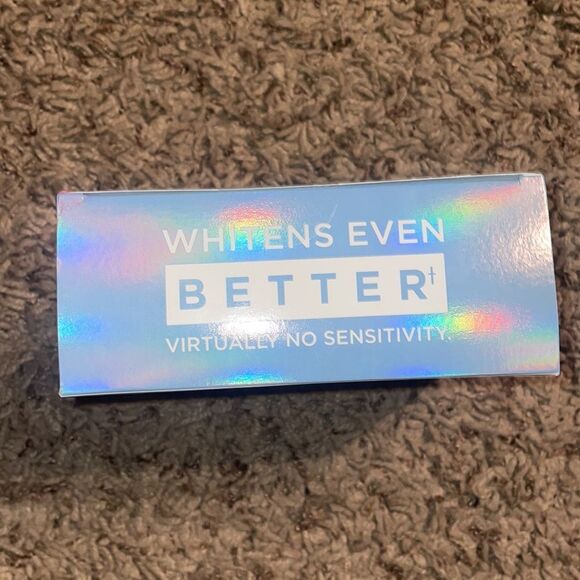 Crest Whitening Emulsions with LED Accelerator Light - Picture 6 of 12